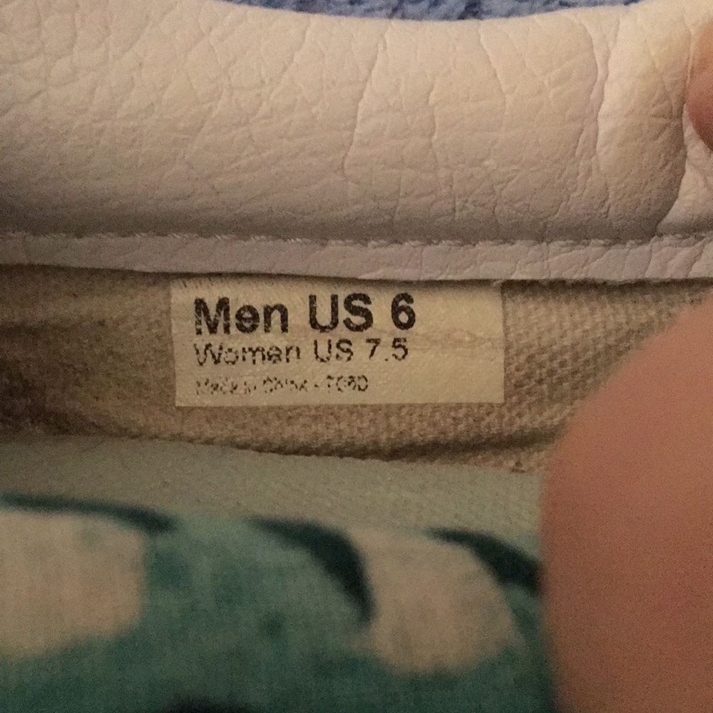 Vans Della Green size 7.5 woman/ 6 man. You will need a foot liner/ Dr. Schoales - Picture 8 of 15